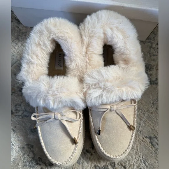 Bamboo Cozette Low Top Faux Fur Lined Cream Boots Size 9 NWT - Picture 5 of 6